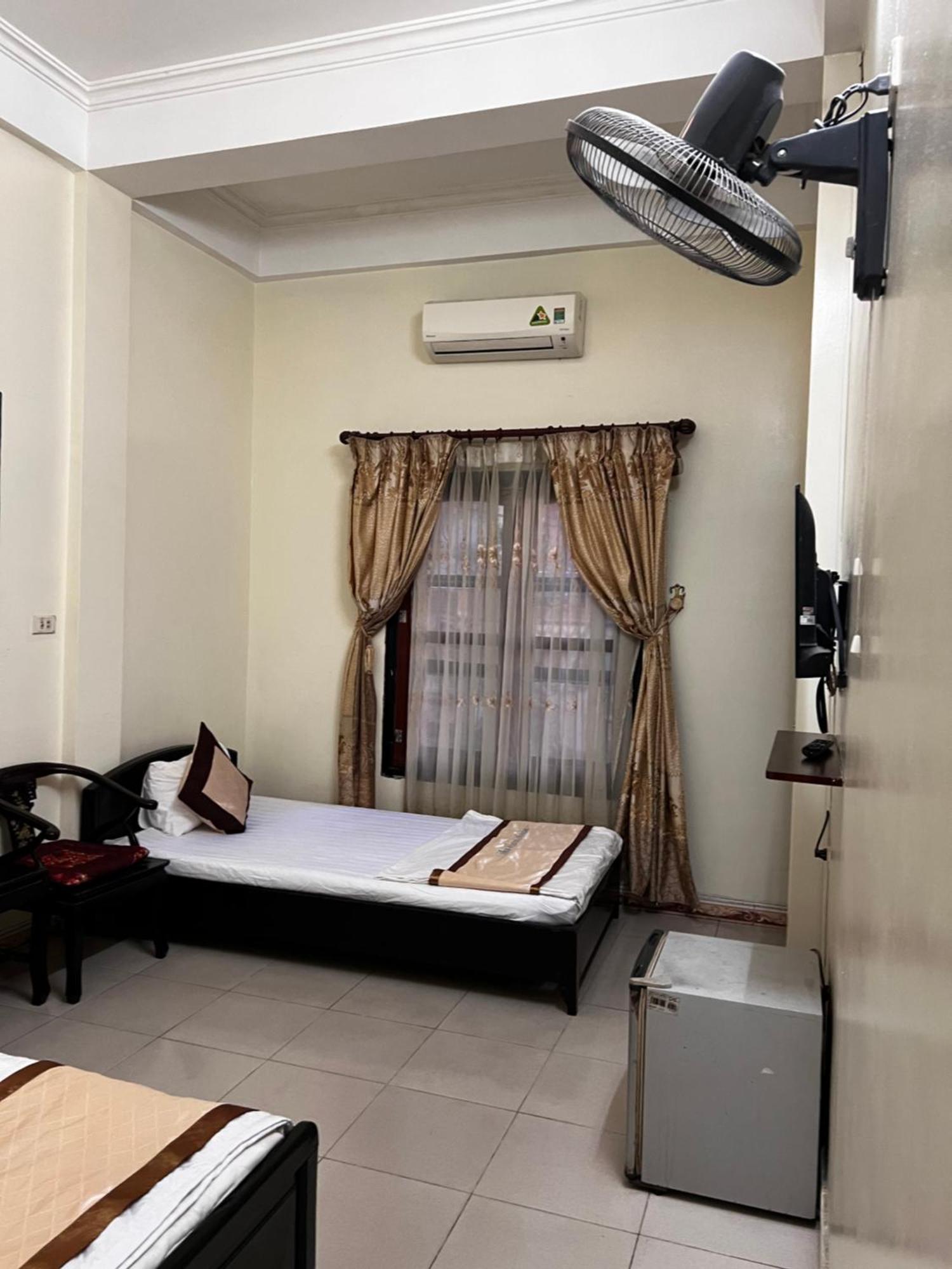 ทู เกสท์เฮาส์ Hotel นิญบิ่ญ ภายนอก รูปภาพ