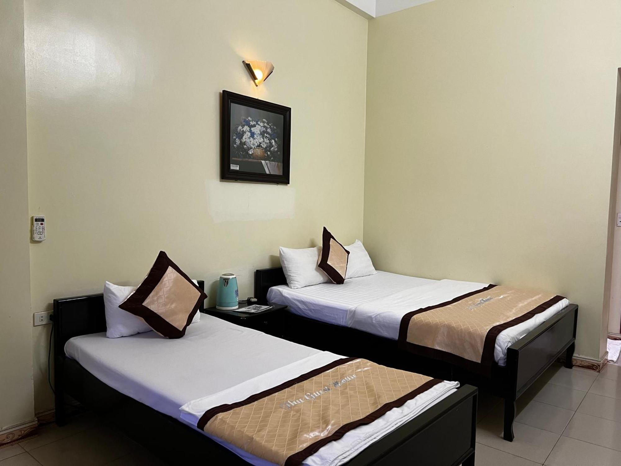 ทู เกสท์เฮาส์ Hotel นิญบิ่ญ ภายนอก รูปภาพ