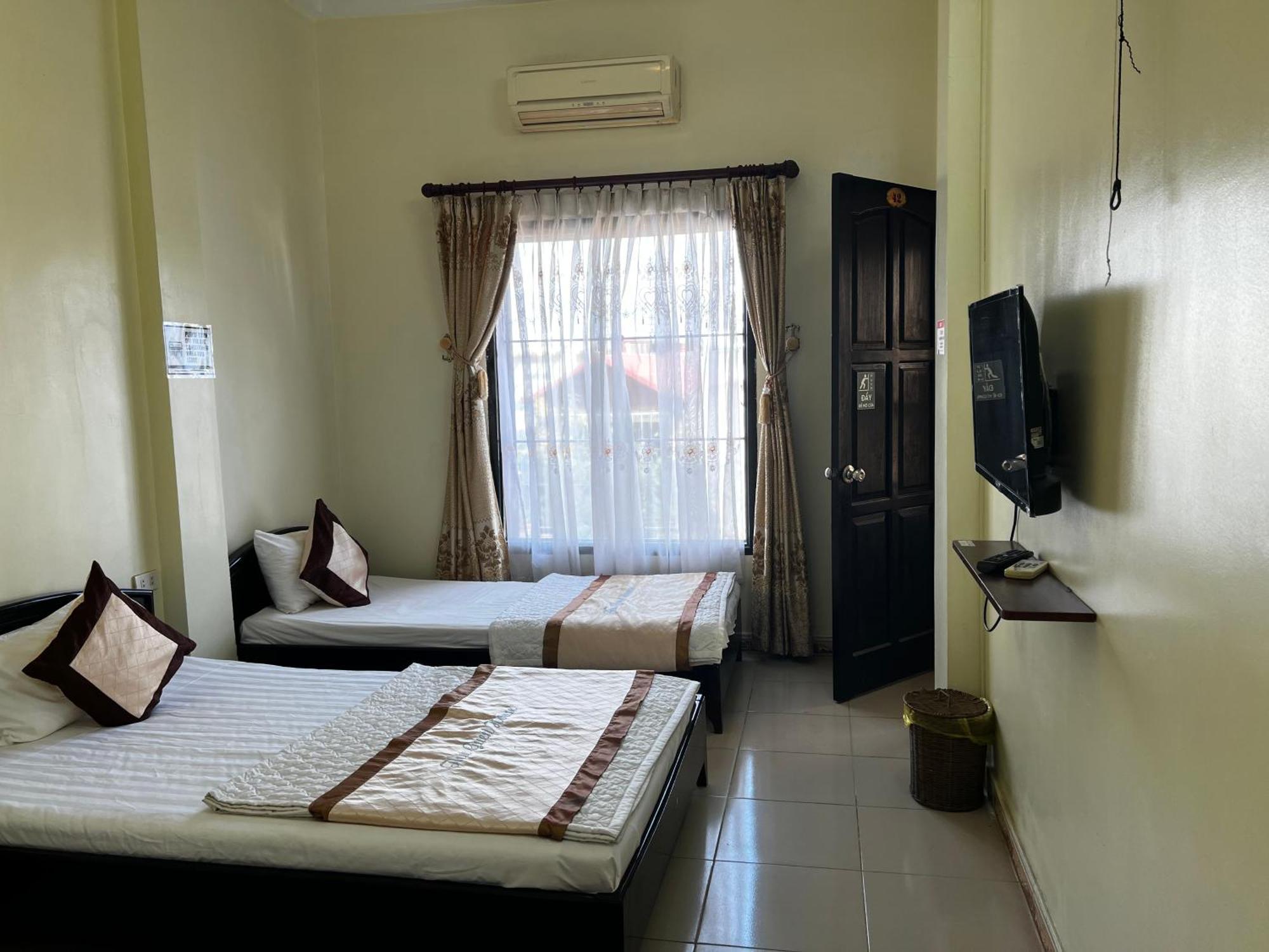 ทู เกสท์เฮาส์ Hotel นิญบิ่ญ ภายนอก รูปภาพ